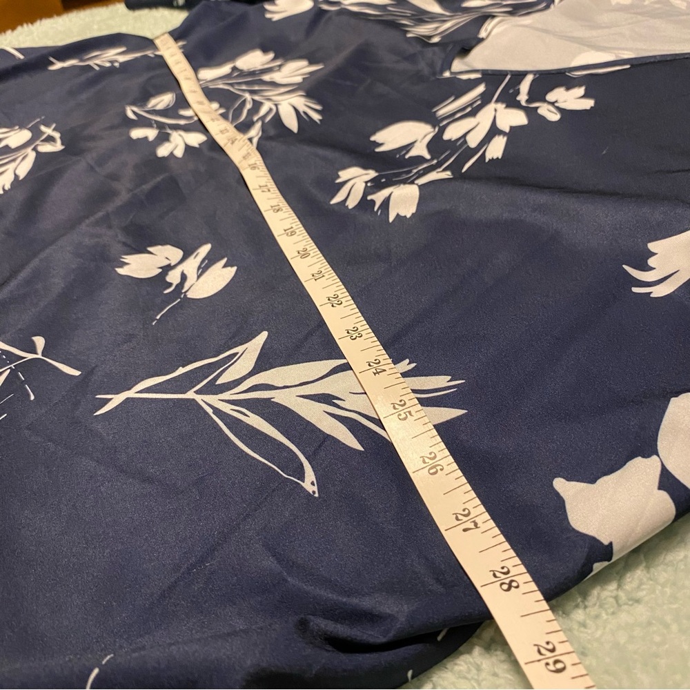 BloomChic Floral Blue and White Blouse with Arm Detail Size 22-24 - Picture 9 of 10